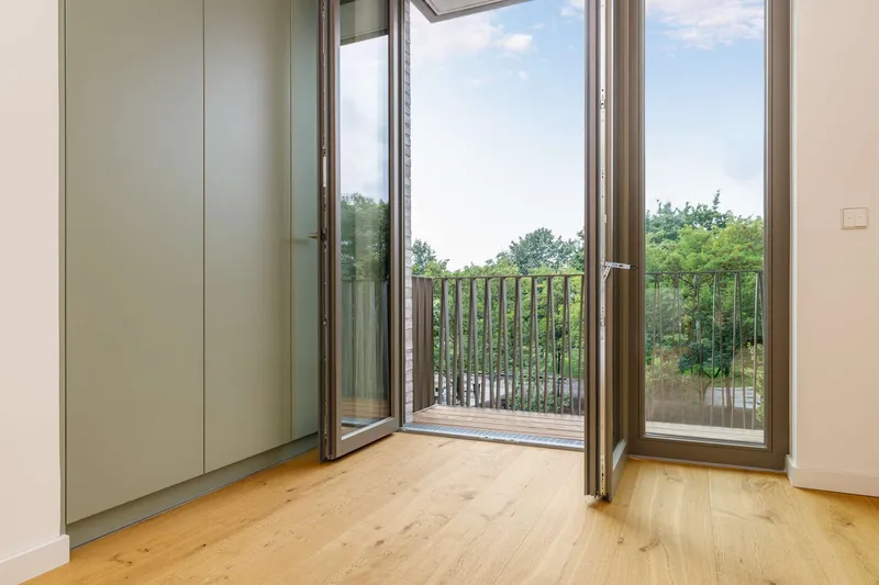 möblierte Micro-Apartments mit Balkon & Parkblick in bester Lage! — photo 1